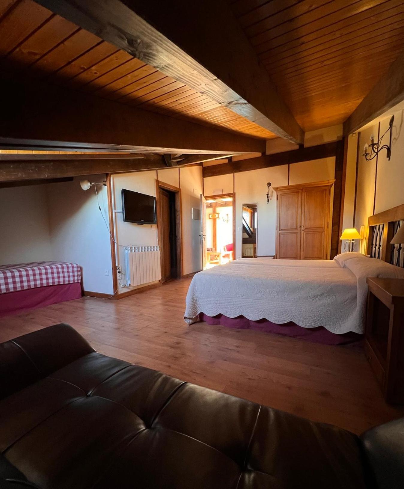 Hotel Rural Restaurante Las Baronas Santa Cruz de la Salceda ภายนอก รูปภาพ