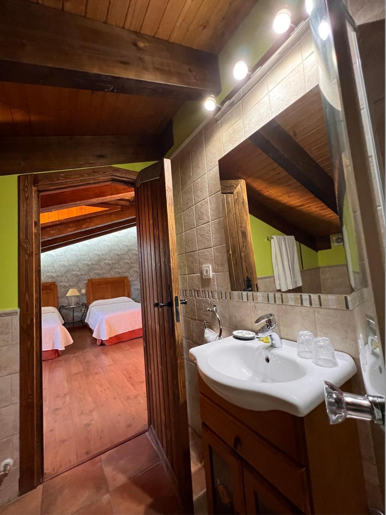 Hotel Rural Restaurante Las Baronas Santa Cruz de la Salceda ภายนอก รูปภาพ