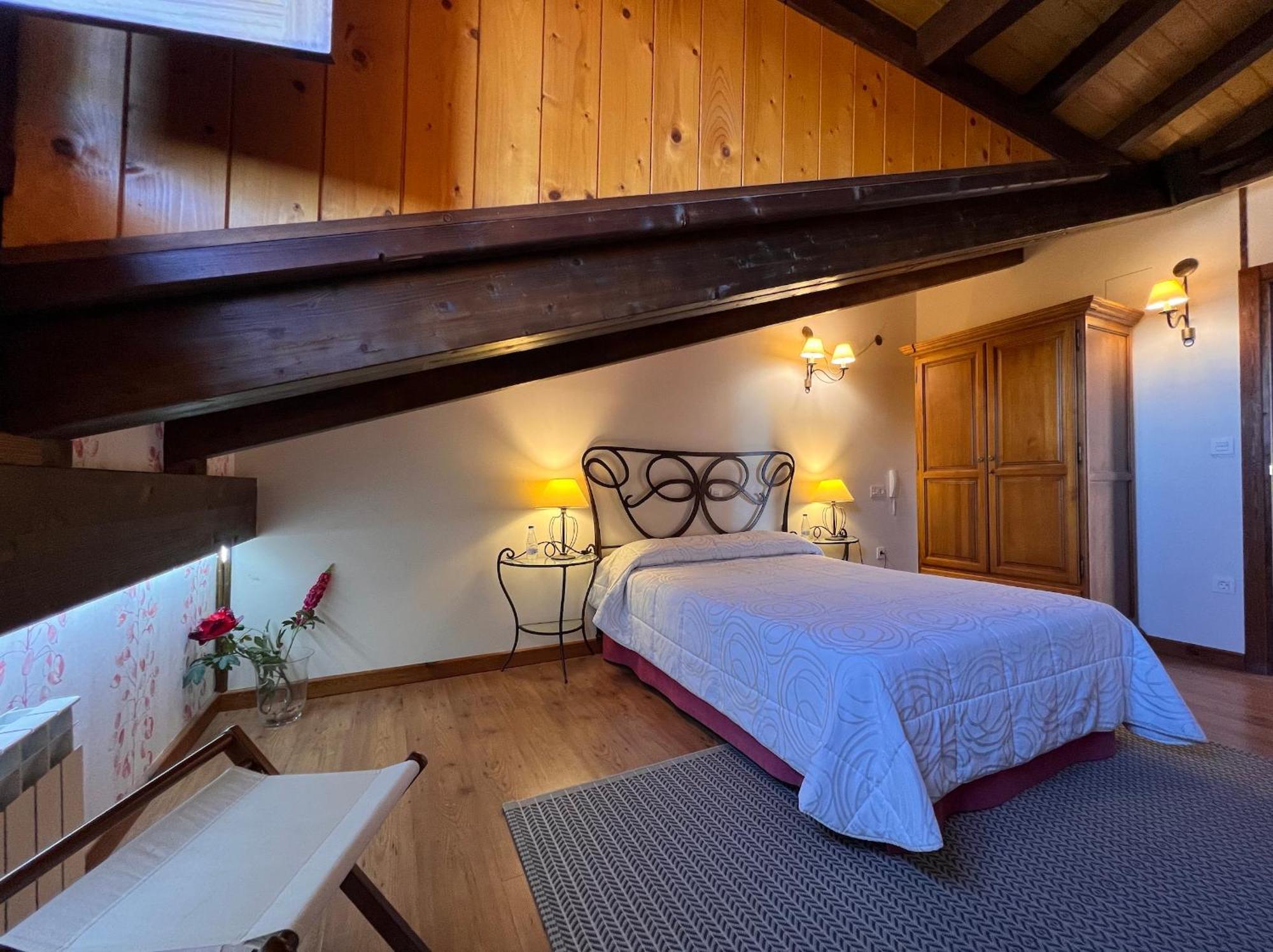 Hotel Rural Restaurante Las Baronas Santa Cruz de la Salceda ภายนอก รูปภาพ