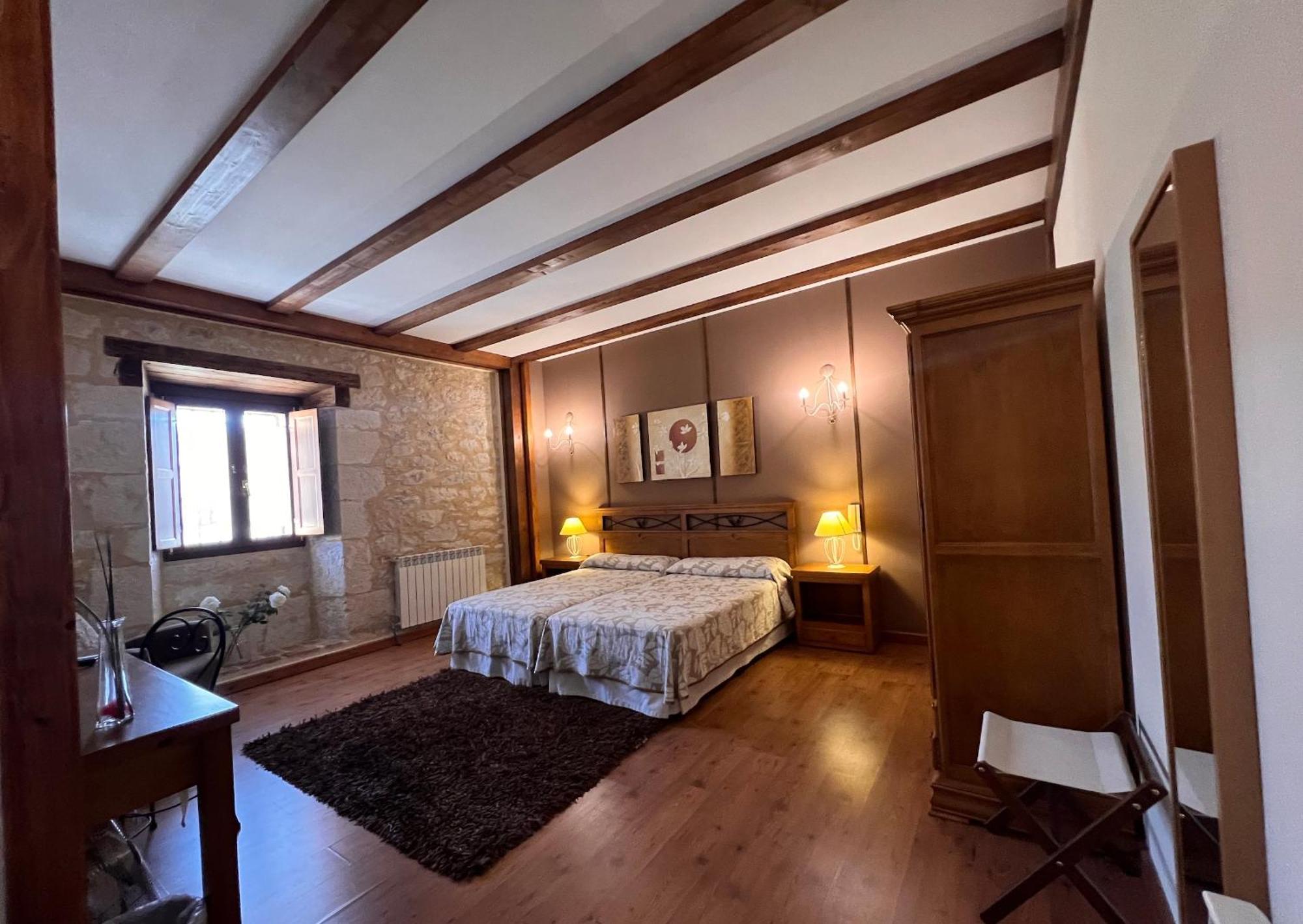 Hotel Rural Restaurante Las Baronas Santa Cruz de la Salceda ภายนอก รูปภาพ