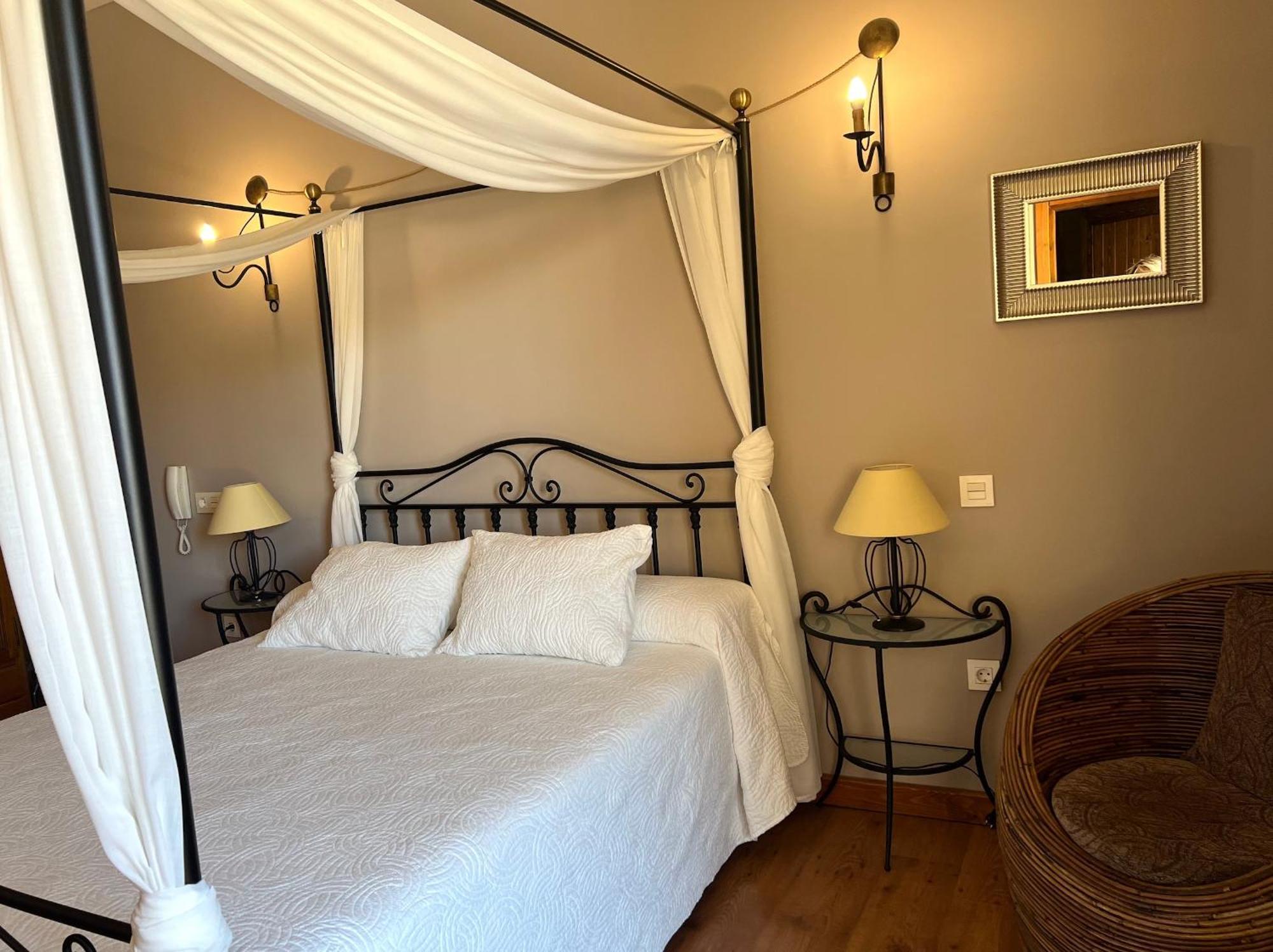 Hotel Rural Restaurante Las Baronas Santa Cruz de la Salceda ภายนอก รูปภาพ