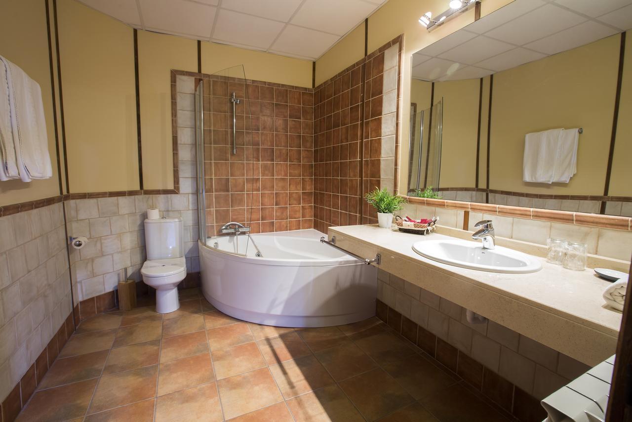 Hotel Rural Restaurante Las Baronas Santa Cruz de la Salceda ภายนอก รูปภาพ
